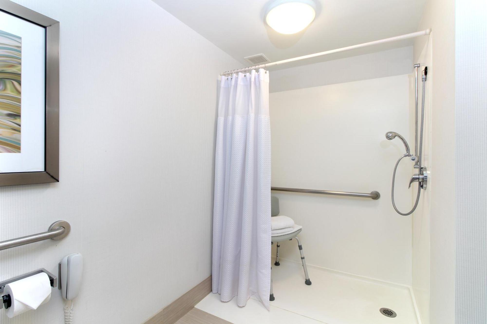 Отель Courtyard Hartford Кромвель Экстерьер фото