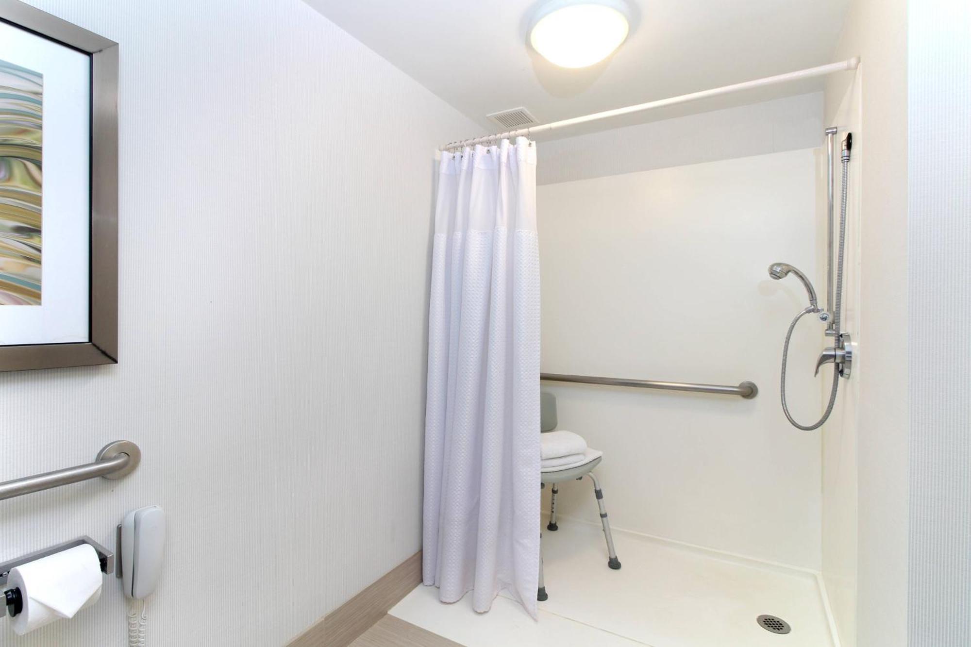 Отель Courtyard Hartford Кромвель Экстерьер фото